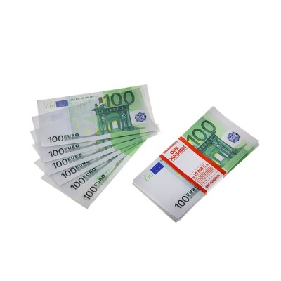 Пачка сувенирных денег, купюры по 100 евро