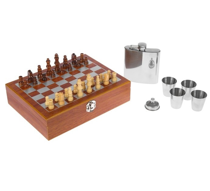 Набор подарочный 8 в 1: шахматы, фляжка 6 oz, 4 рюмки, воронка, фигуры