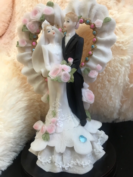 Свадебная фигура Жених и невеста с сердцем
